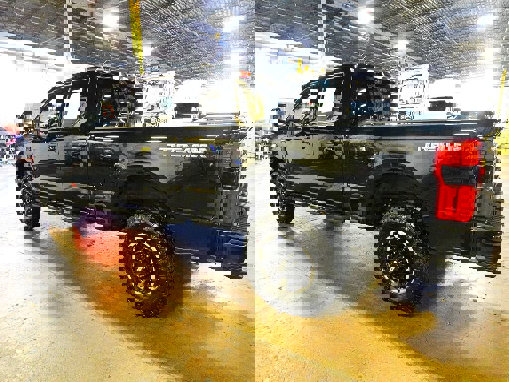 Certified 2025 Ford F350 Platinum w/ Tremor Off-Road Package AWD/4WD image 4