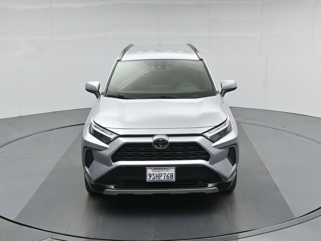 Used 2025 Toyota RAV4 SE image 40