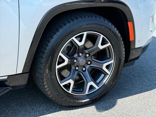 Used 2024 Jeep Wagoneer Series III AWD/4WD image 9