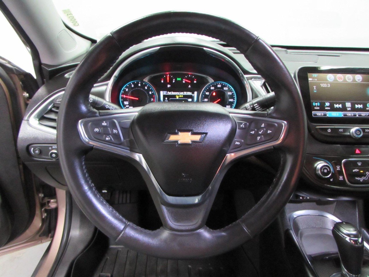 Used 2018 Chevrolet Malibu LT w/ Leather Package FWD image 23