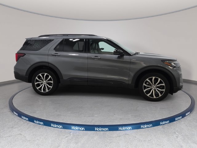 Certified 2025 Ford Explorer ST-Line AWD/4WD image 5