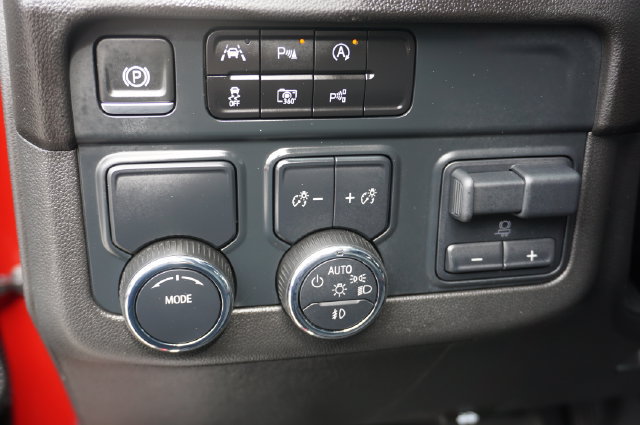 Used 2025 Chevrolet Tahoe RST w/ Comfort Package RWD image 9