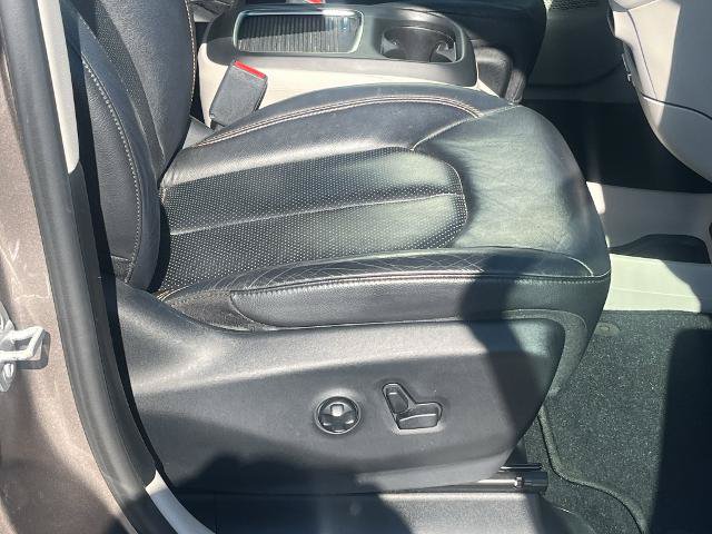 Used 2017 Chrysler Pacifica Touring-L Plus FWD image 13