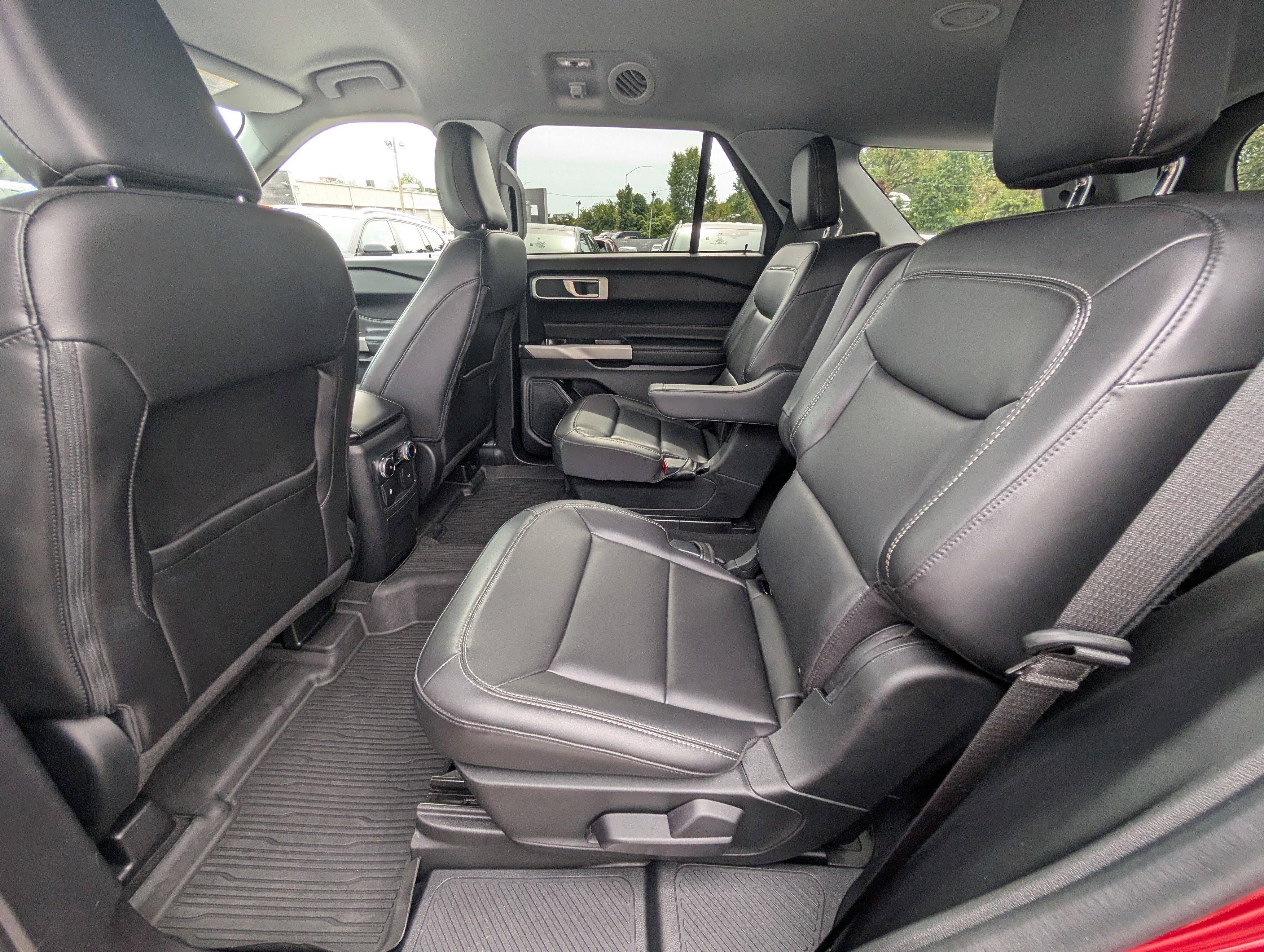 Certified 2022 Ford Explorer XLT w/ Equipment Group 202A image 18