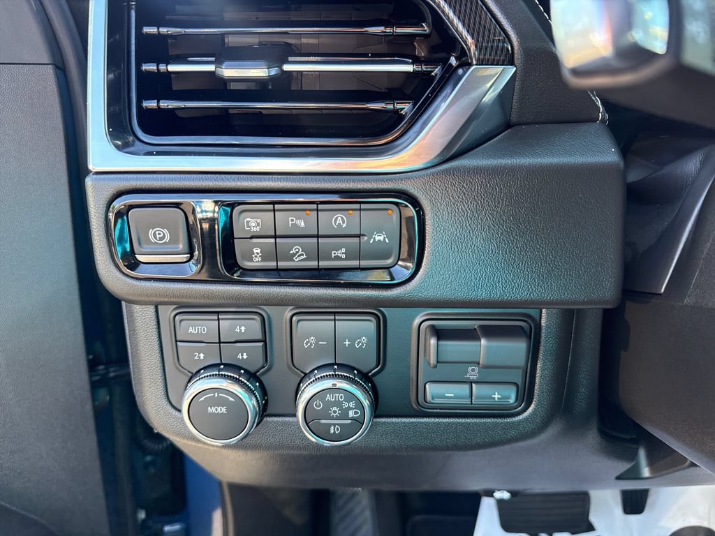 Used 2026 GMC Yukon XL Elevation w/ Elevation Premium Package AWD/4WD image 17