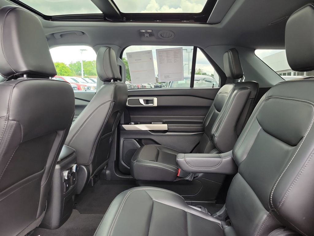 Certified 2022 Ford Explorer XLT w/ Equipment Group 202A AWD/4WD image 14