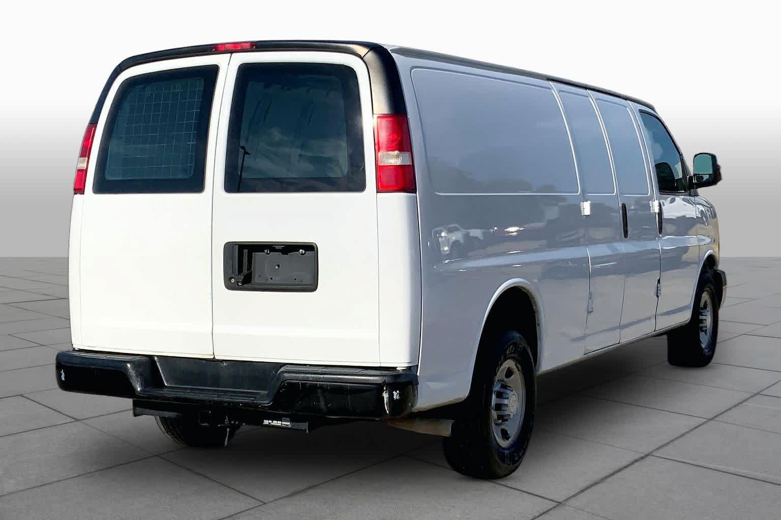 Used 2019 Chevrolet Express 2500 Extended RWD image 12