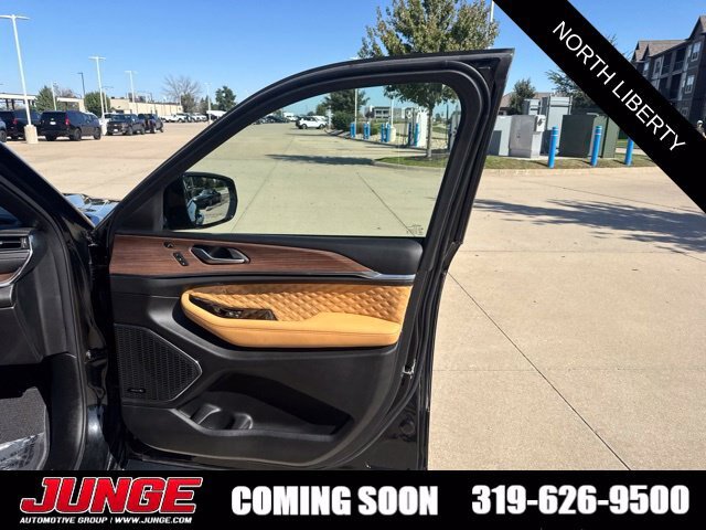 Used 2024 Jeep Grand Cherokee Summit AWD/4WD image 13