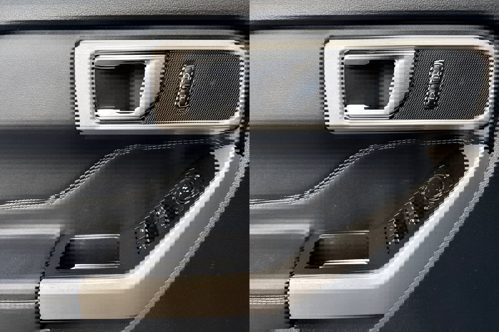 Certified 2022 Ford Explorer XLT w/ Equipment Group 202A image 12