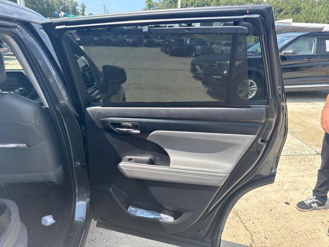 Used 2023 Toyota Highlander XLE AWD/4WD image 20