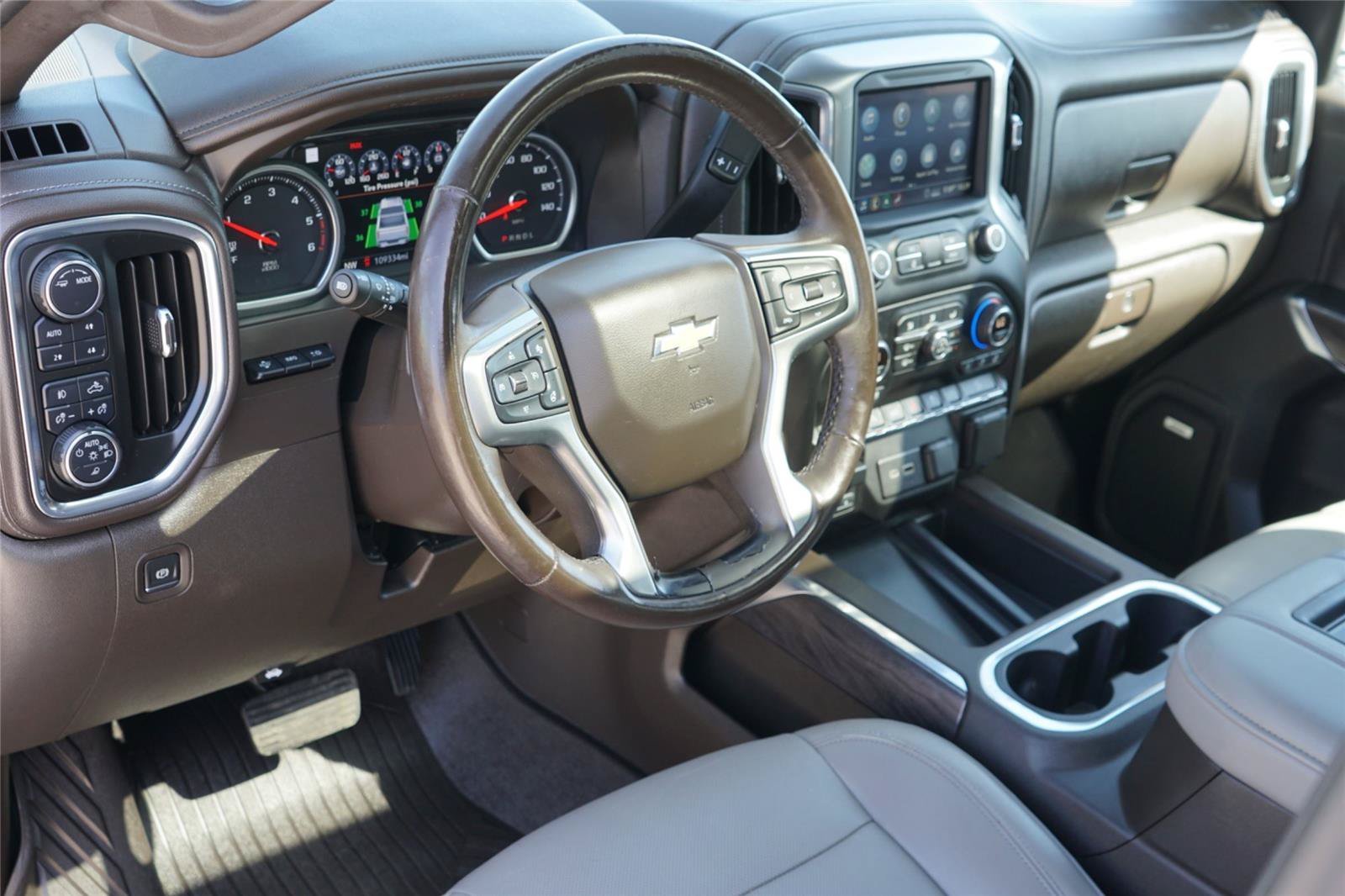 Used 2020 Chevrolet Silverado 1500 LTZ w/ LTZ Premium Package AWD/4WD image 9