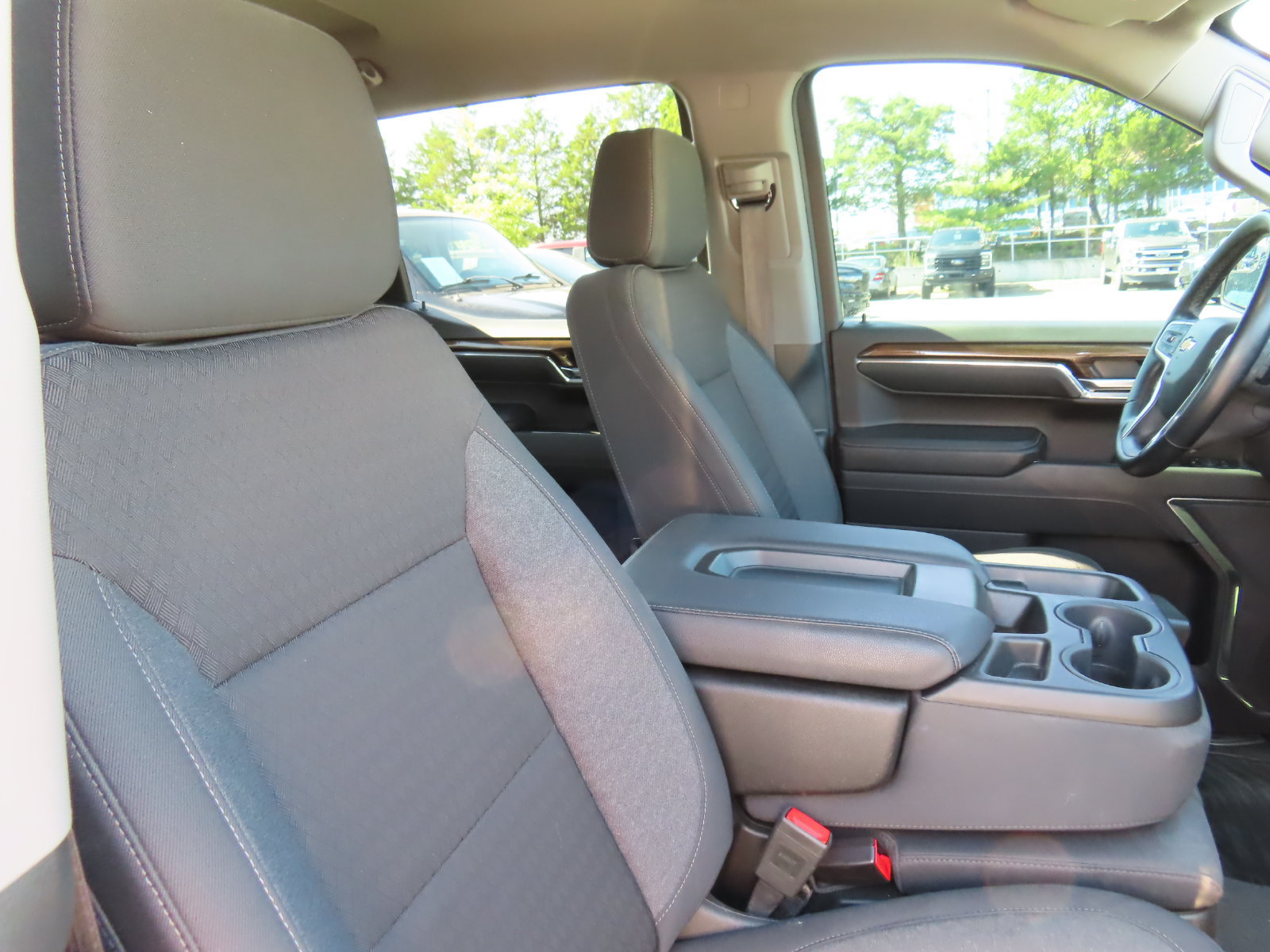 Used 2024 Chevrolet Silverado 1500 LT AWD/4WD image 33
