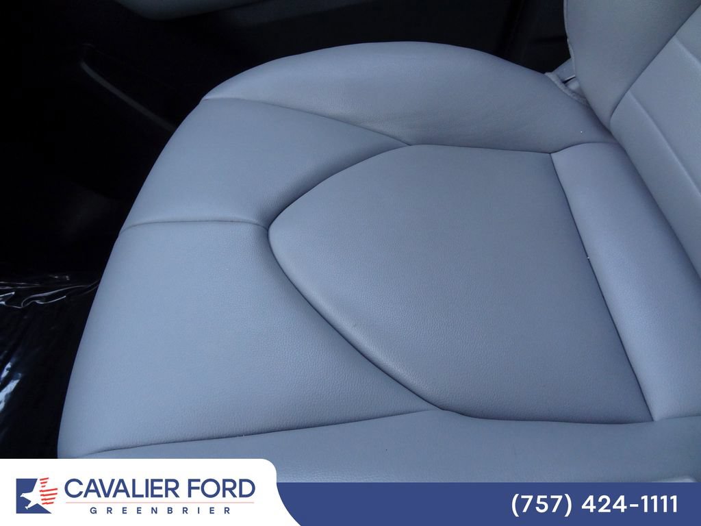 Used 2022 Toyota Highlander XLE AWD/4WD image 29