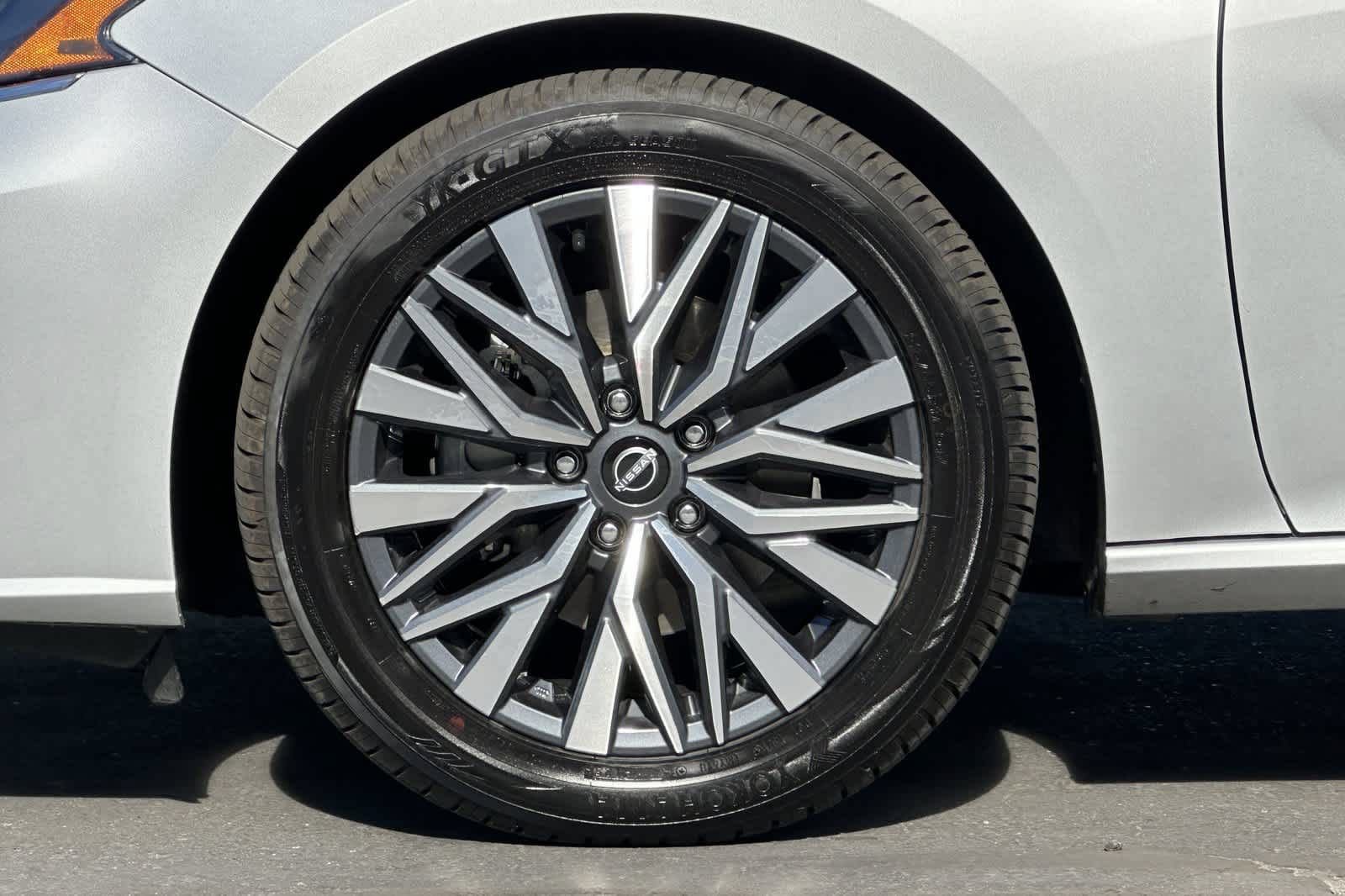 Used 2023 Nissan Altima 2.5 SV w/ SV Premium Package FWD image 26