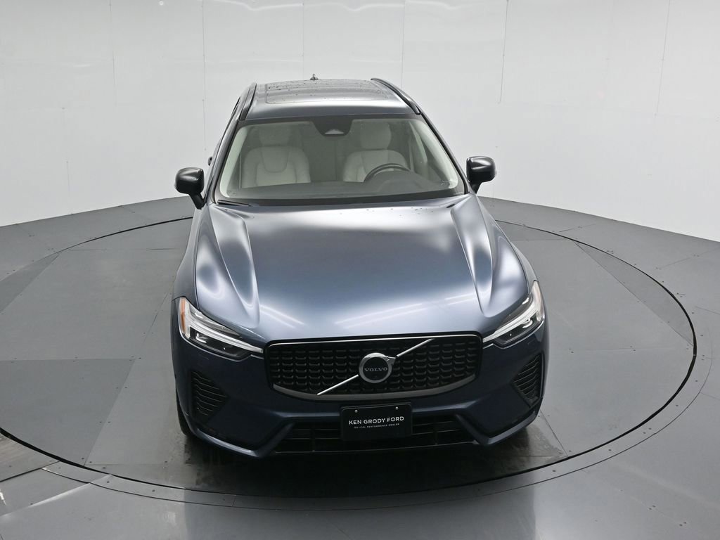 Used 2023 Volvo XC60 B5 Plus image 31
