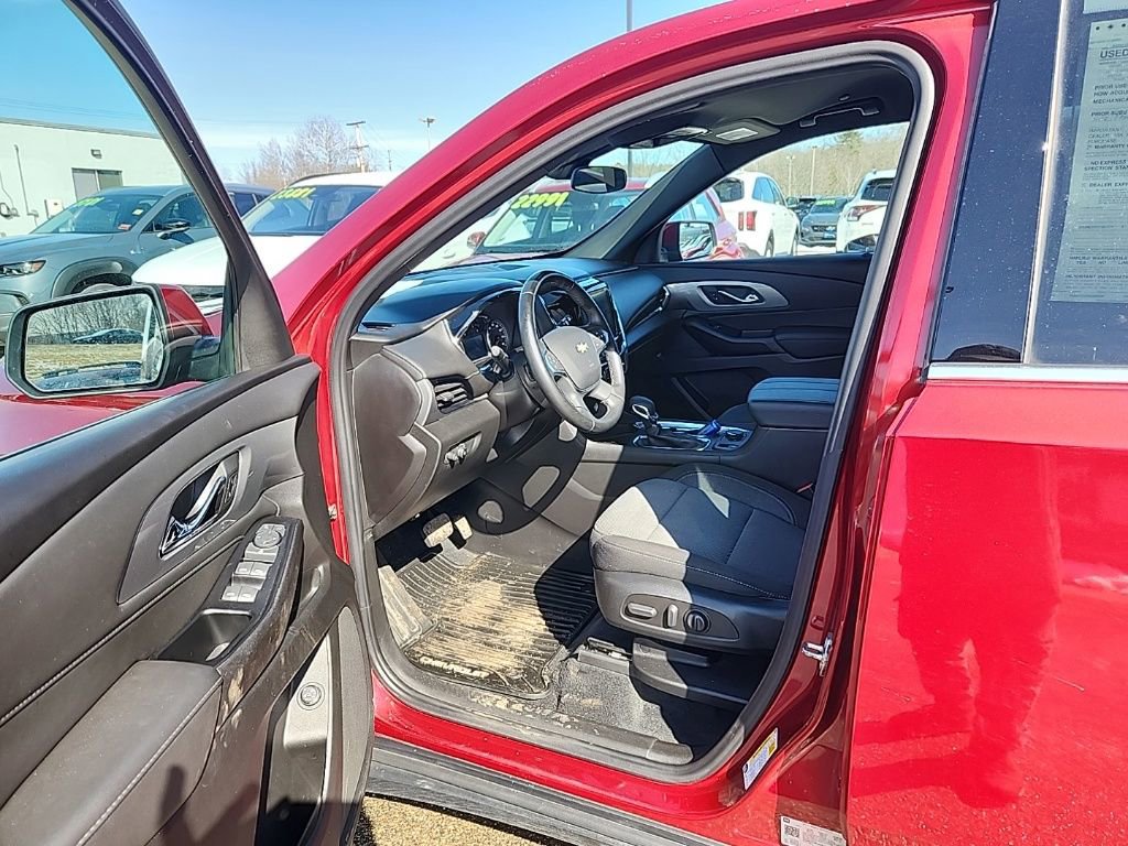 Used 2023 Chevrolet Traverse LT AWD/4WD image 9