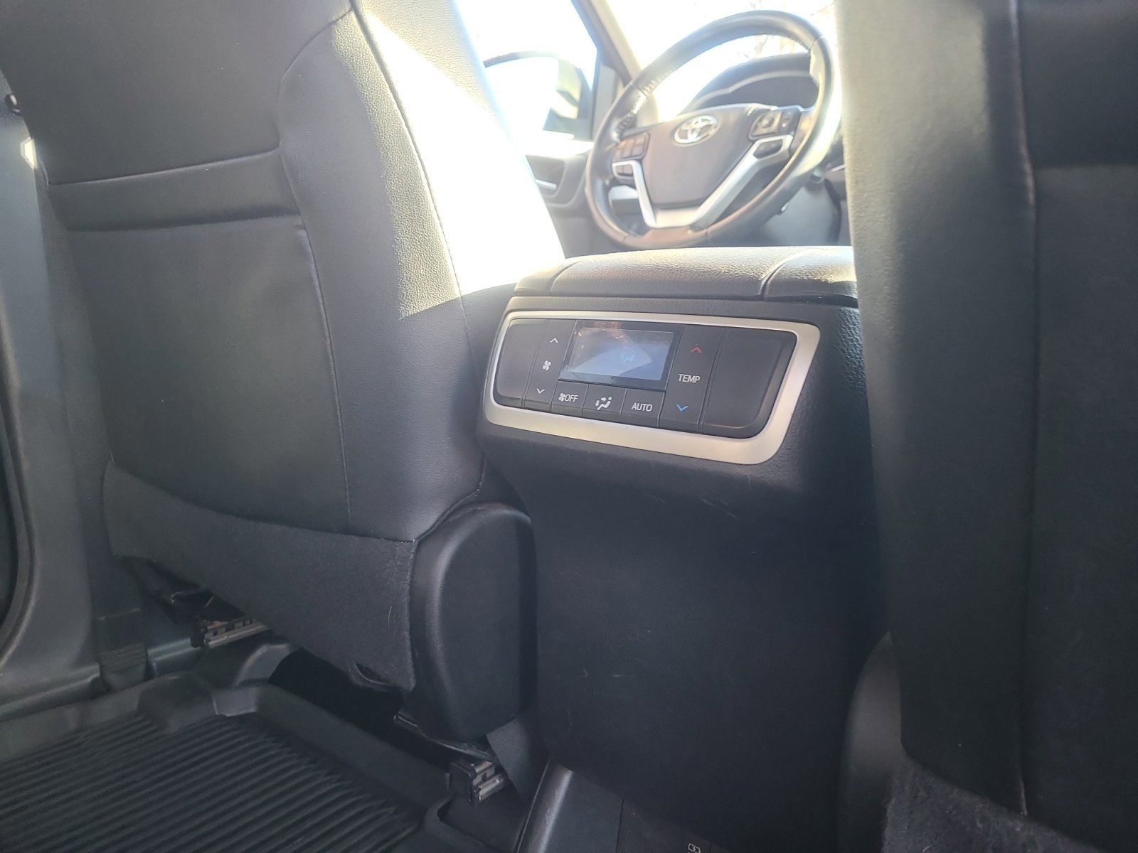 Used 2018 Toyota Highlander XLE image 31