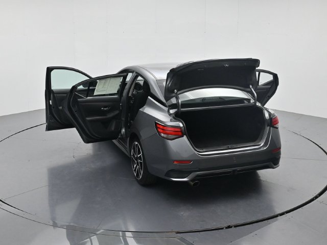 Used 2025 Nissan Sentra SR FWD image 45