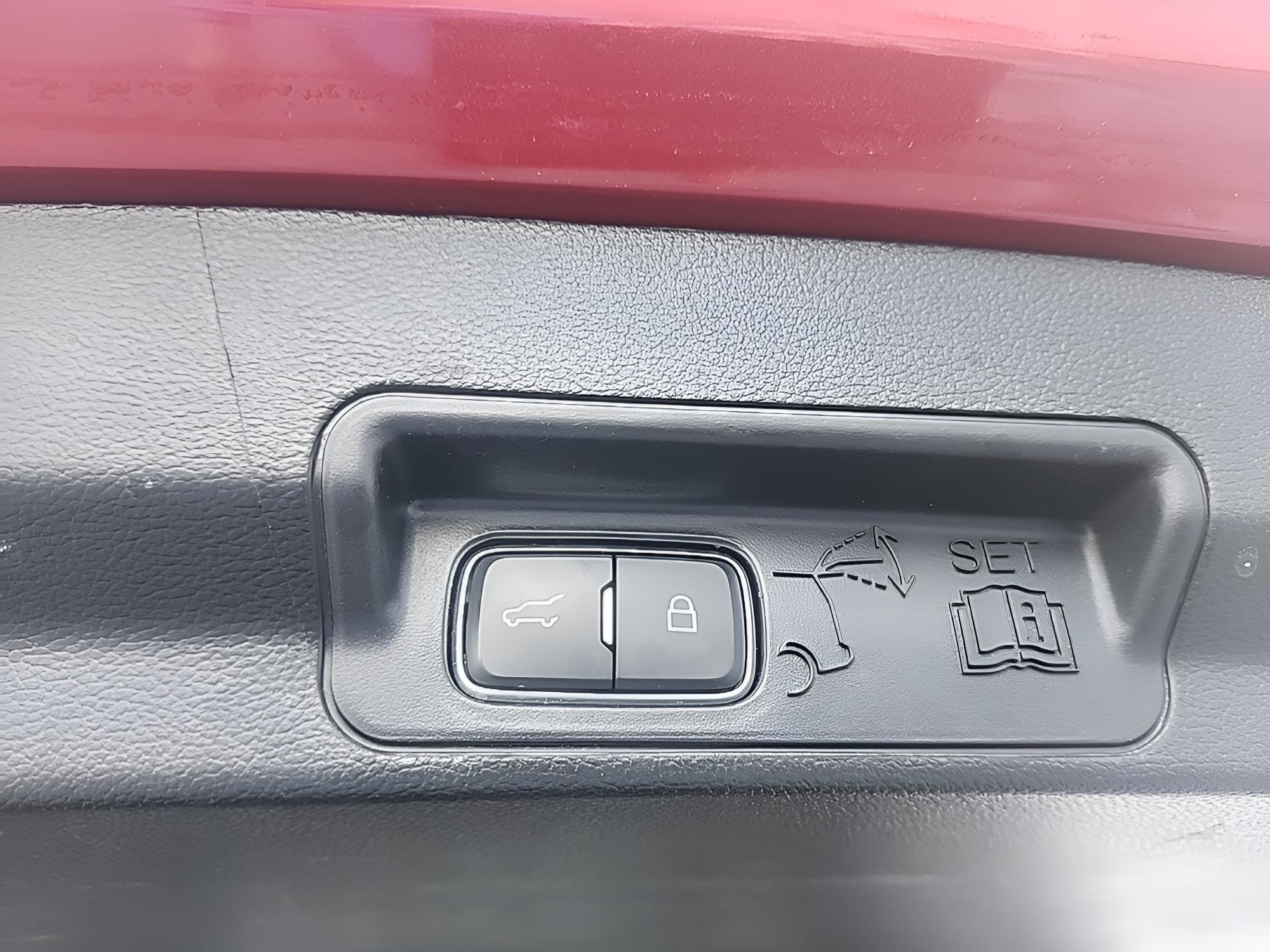 Certified 2022 Ford Explorer XLT image 12