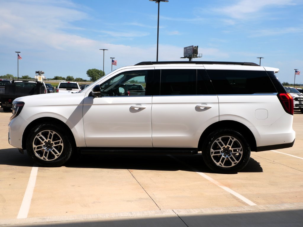 Certified 2025 Ford Expedition Active AWD/4WD image 3