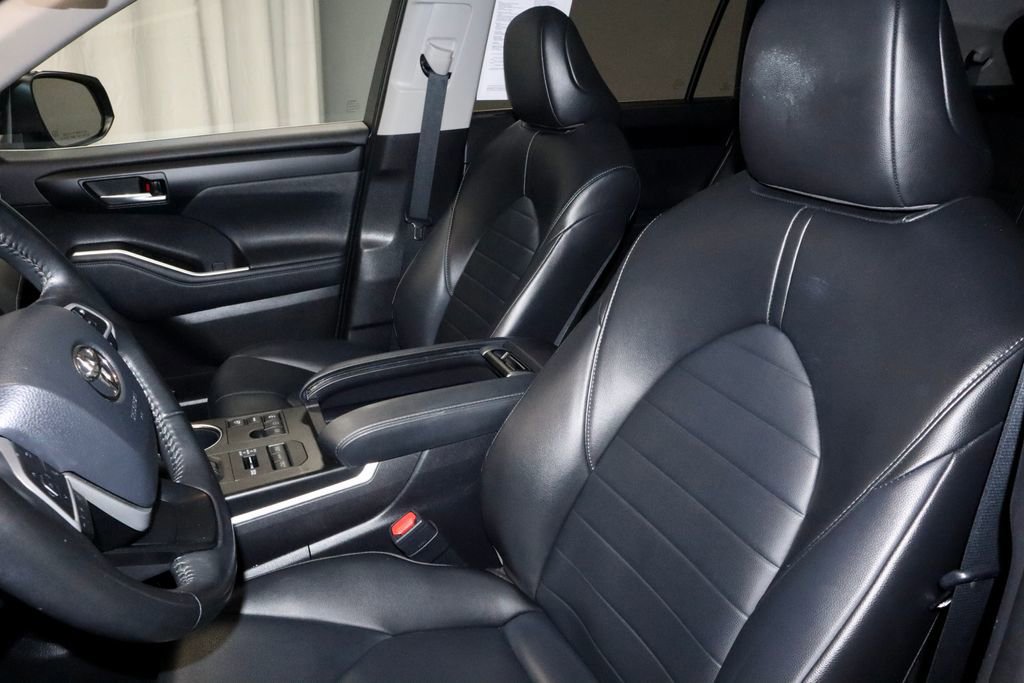 Used 2023 Toyota Highlander XLE AWD/4WD image 27