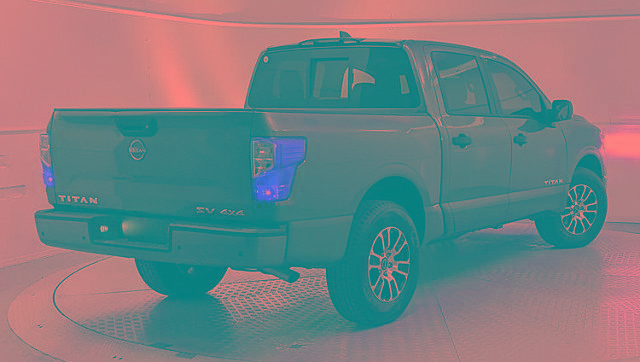 Used 2024 Nissan Titan SV image 4