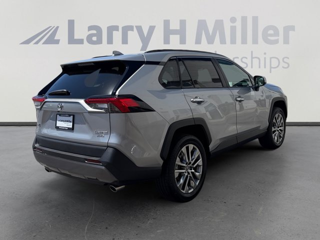 Used 2020 Toyota RAV4 Limited AWD/4WD image 5