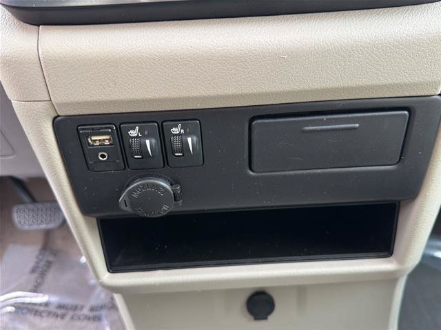 Used 2017 Toyota Sienna XLE w/ XLE Navigation Package FWD image 21