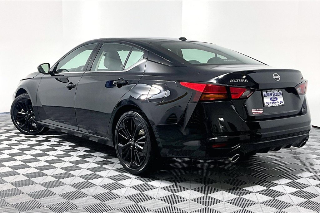 Used 2024 Nissan Altima 2.5 SR FWD image 11