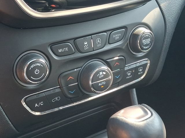 Used 2020 Jeep Cherokee Limited AWD/4WD image 16