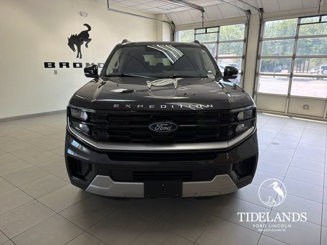 Certified 2025 Ford Expedition Platinum w/ Driver's Package AWD/4WD image 3