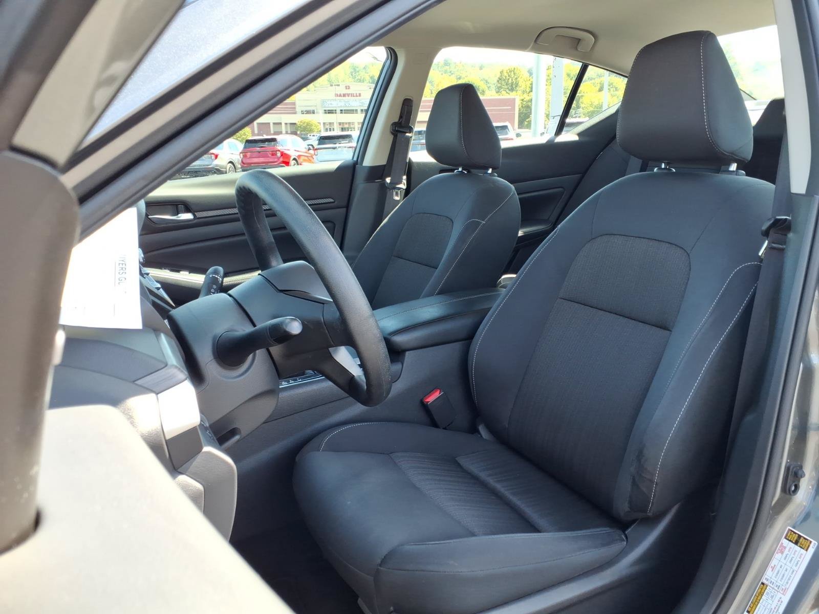 Used 2025 Nissan Altima 2.5 SV FWD image 11