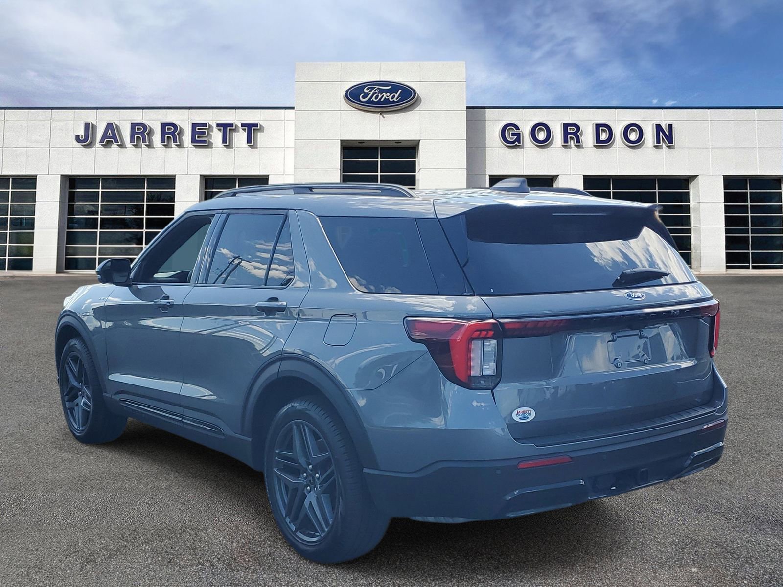 Certified 2025 Ford Explorer ST-Line w/ Premium Package AWD/4WD image 3
