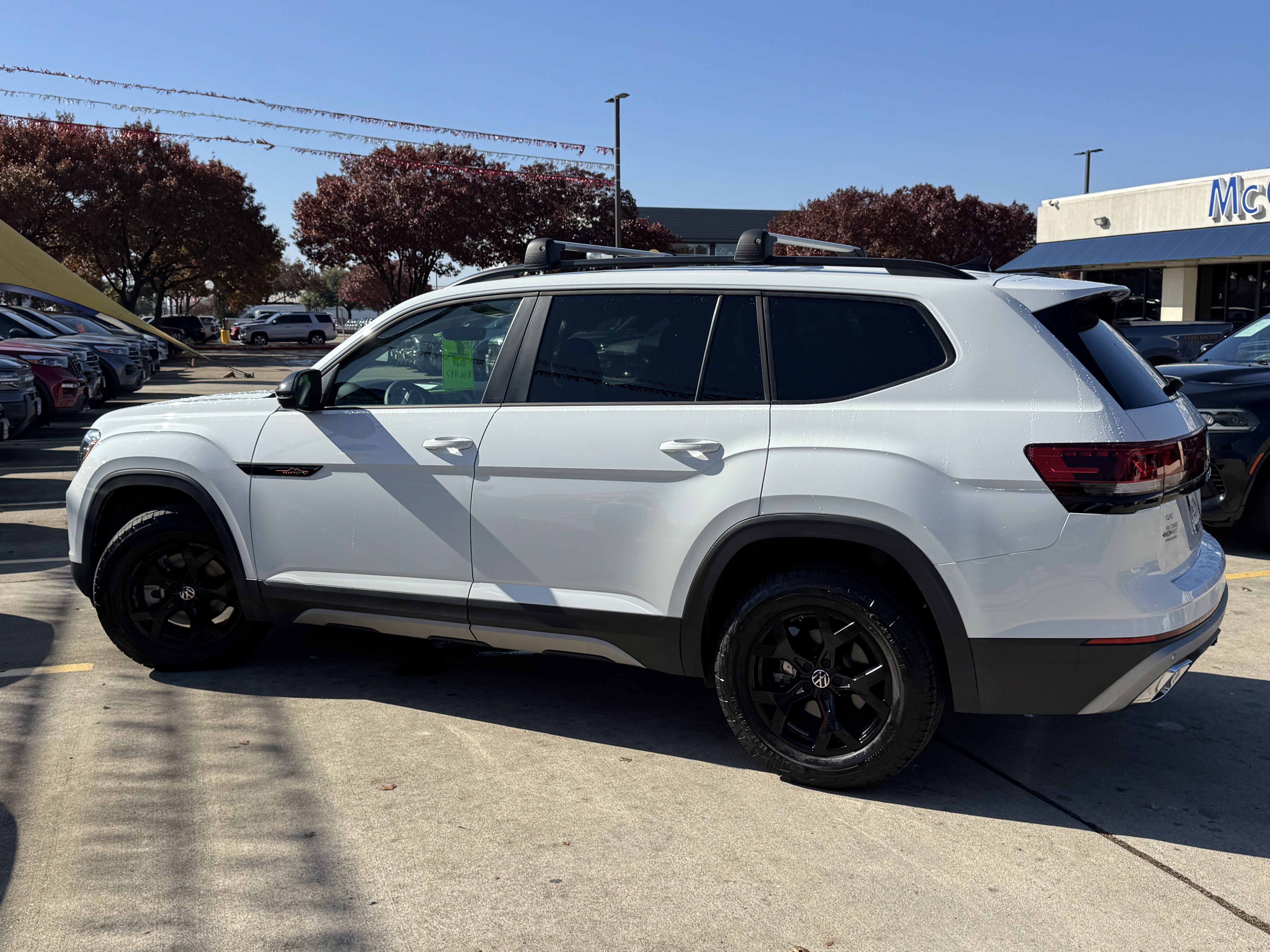 Used 2024 Volkswagen Atlas Peak Edition SE image 12