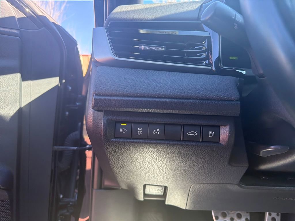 Used 2025 Toyota Camry SE FWD image 13