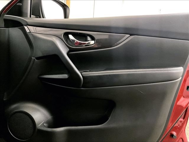 Used 2018 Nissan Rogue SV AWD/4WD image 23