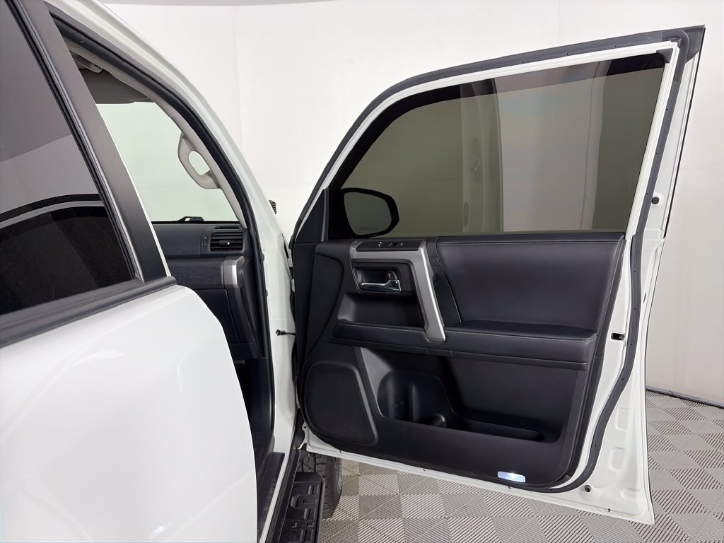 Used 2020 Toyota 4Runner 4WD image 29