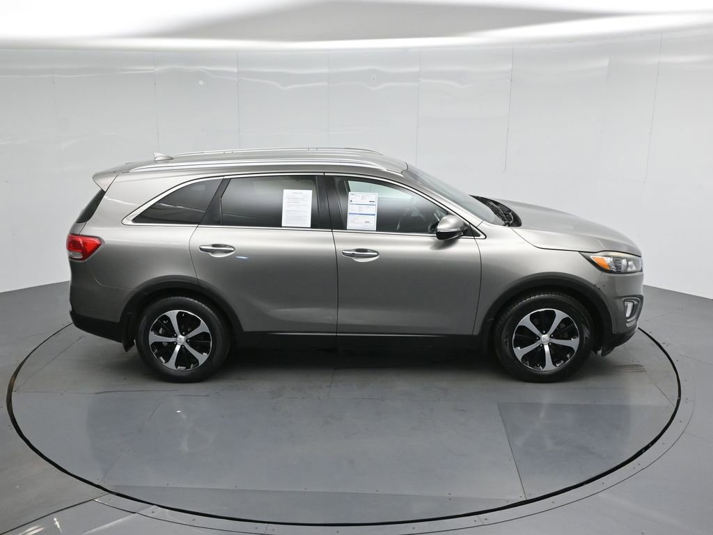 Used 2017 Kia Sorento EX image 38