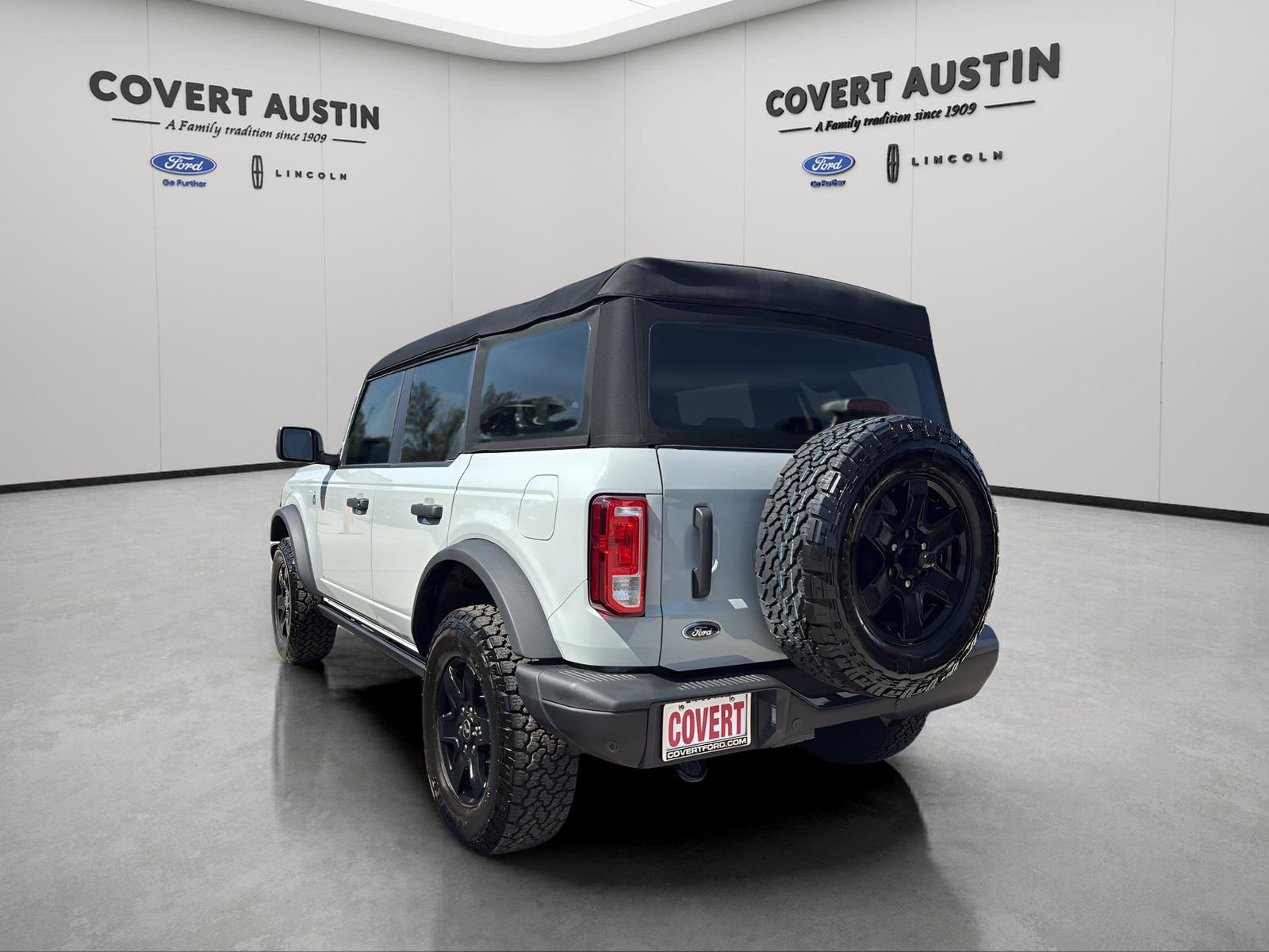 Certified 2024 Ford Bronco Black Diamond image 3