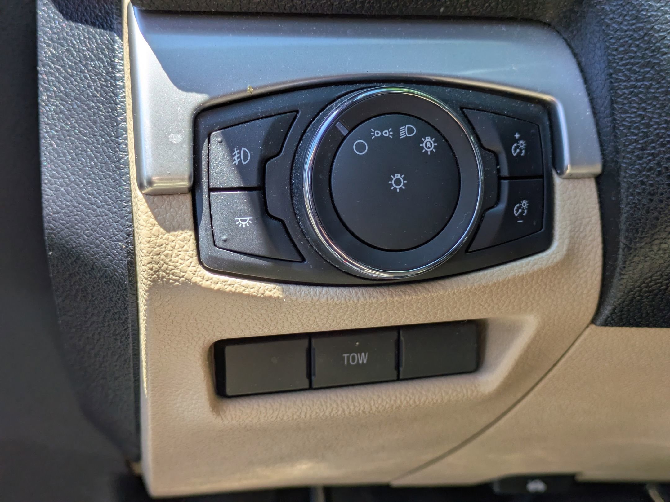 Certified 2017 Ford Explorer XLT FWD image 14