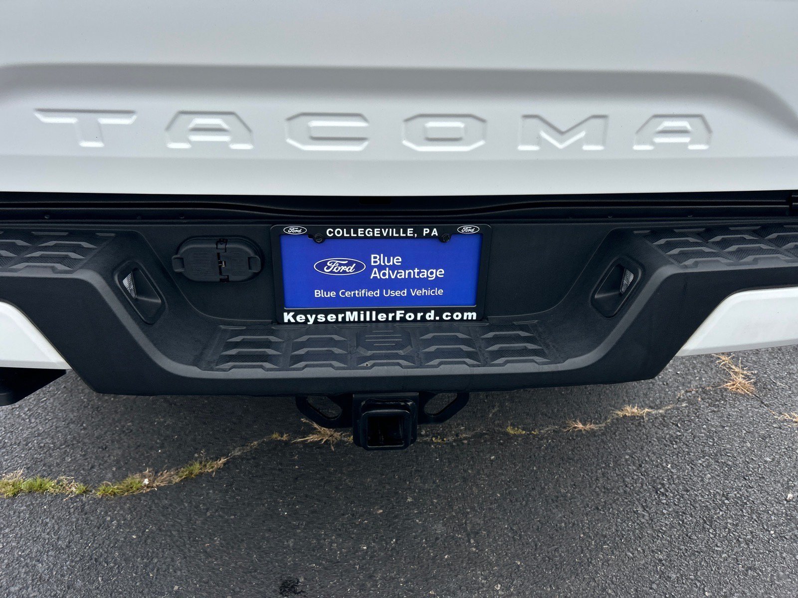 Used 2023 Toyota Tacoma SR AWD/4WD image 12