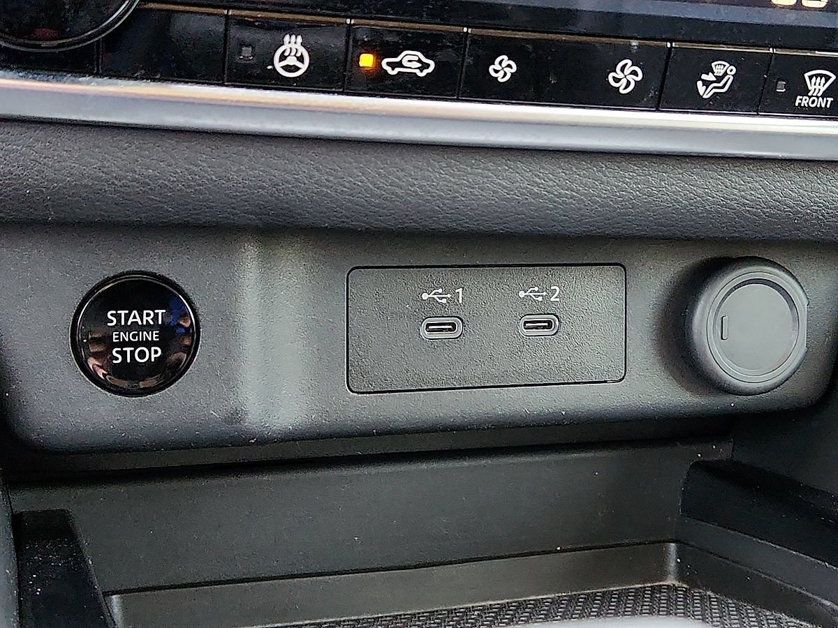 Used 2025 Nissan Rogue SV w/ SV Premium Package FWD image 9