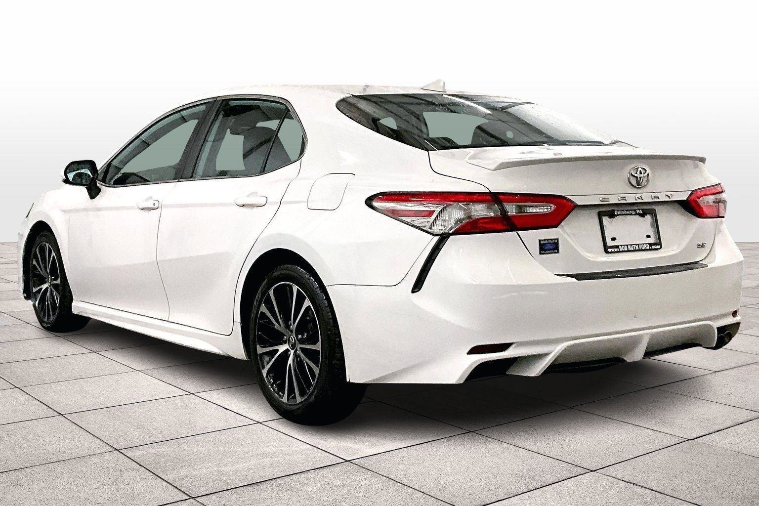 Used 2019 Toyota Camry SE image 4