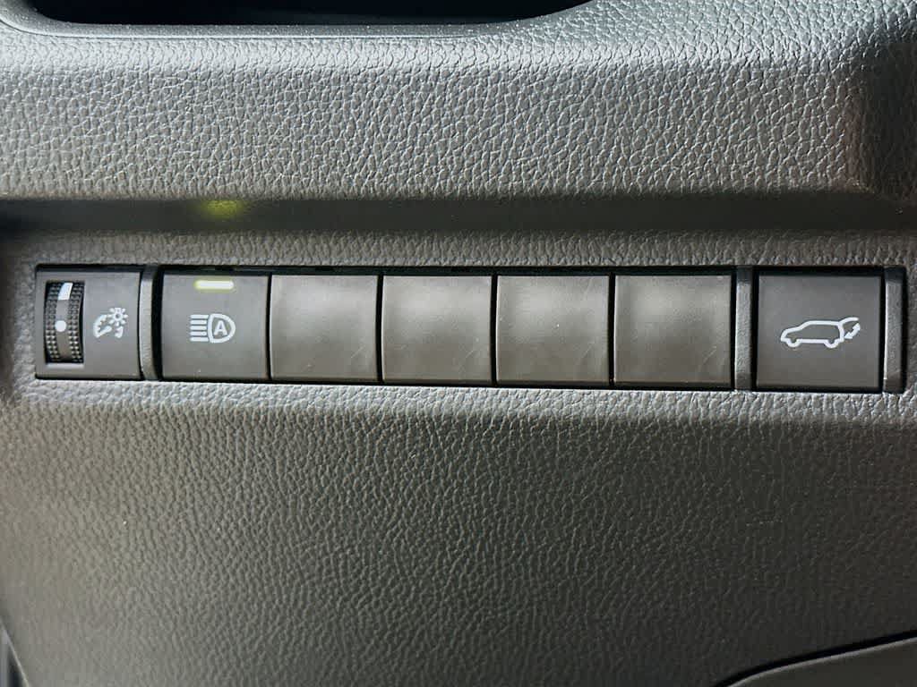 Used 2023 Toyota RAV4 XLE Premium AWD/4WD image 27