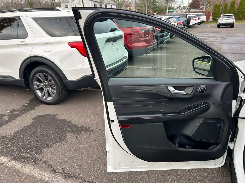 Certified 2023 Ford Escape Platinum w/ Premium Technology Package image 13