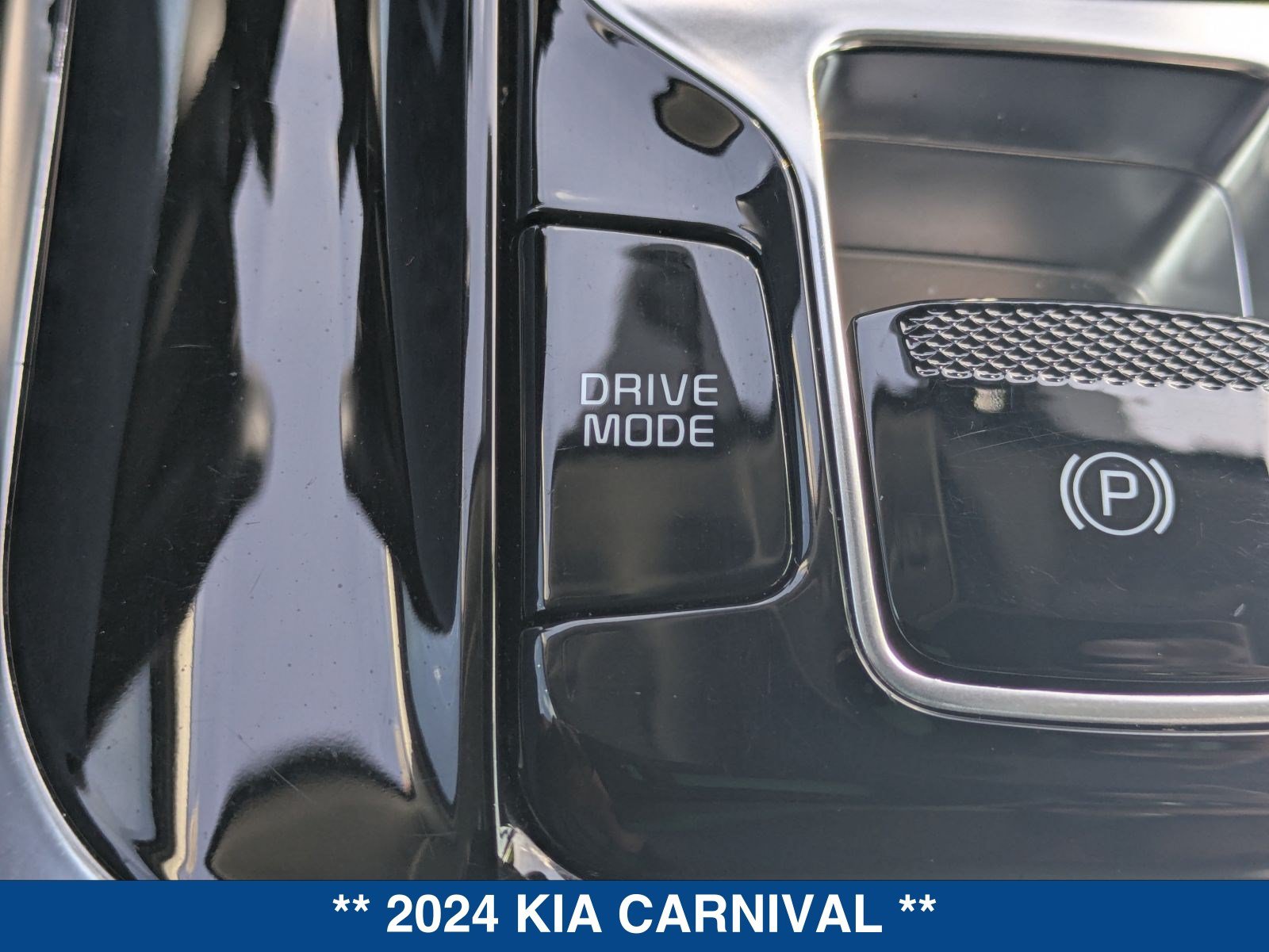 Used 2024 Kia Carnival EX FWD image 35