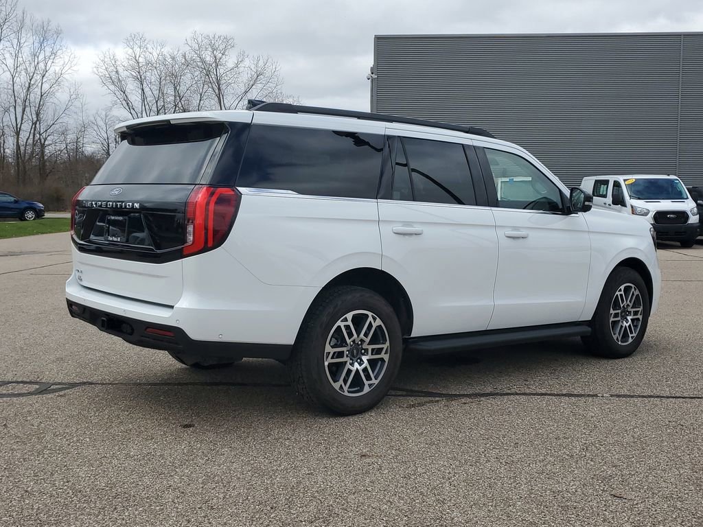 Certified 2025 Ford Expedition Active image 4