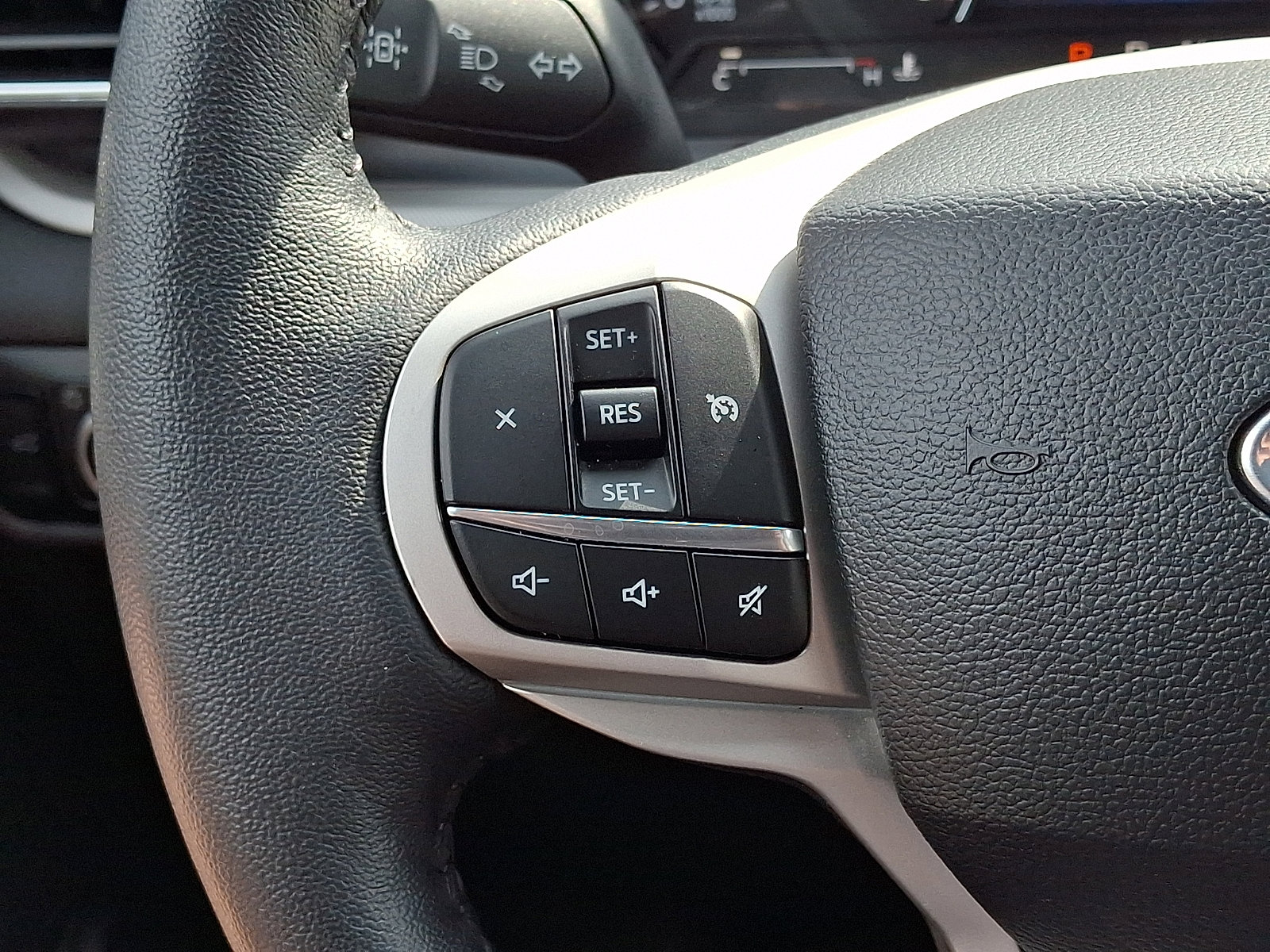 Certified 2024 Ford Explorer XLT w/ Equipment Group 202A AWD/4WD image 24