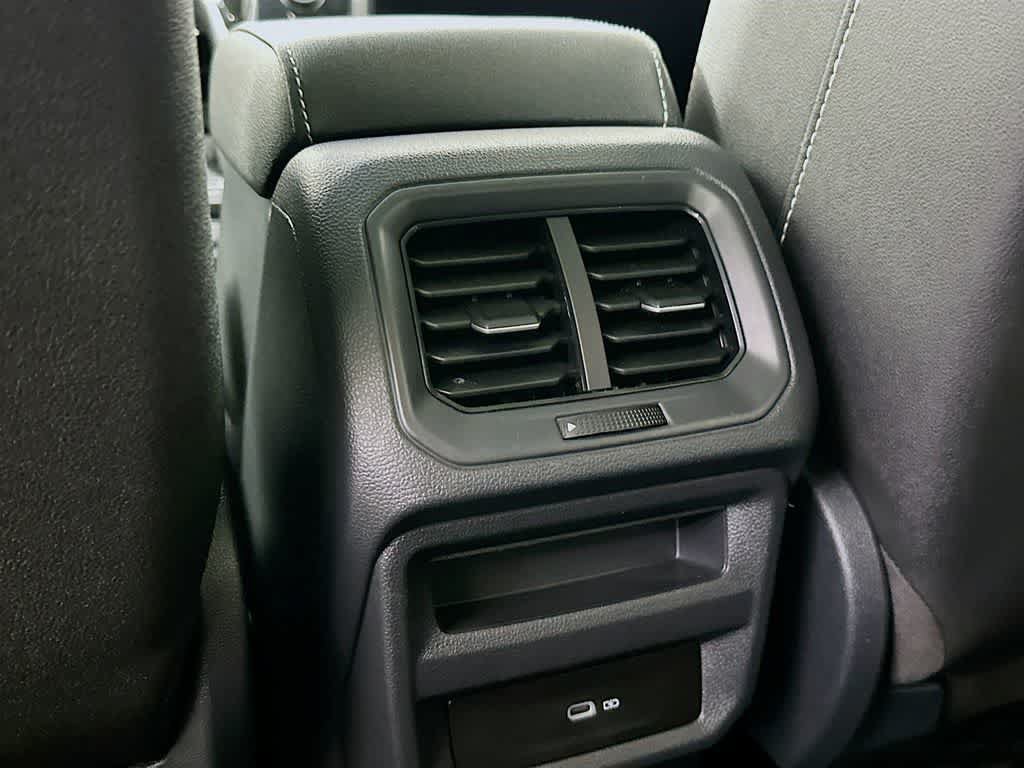 Used 2024 Volkswagen Taos SE w/ Panoramic Sunroof Package AWD/4WD image 13