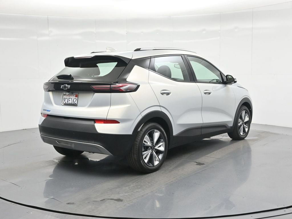 Used 2022 Chevrolet Bolt EUV LT w/ Convenience Package image 13